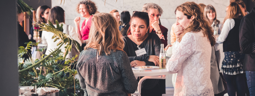 FRAUEN unternehmen Unternehmerinnen beim Speed-Dating mit Frauen, die sich selbständig machen möchten